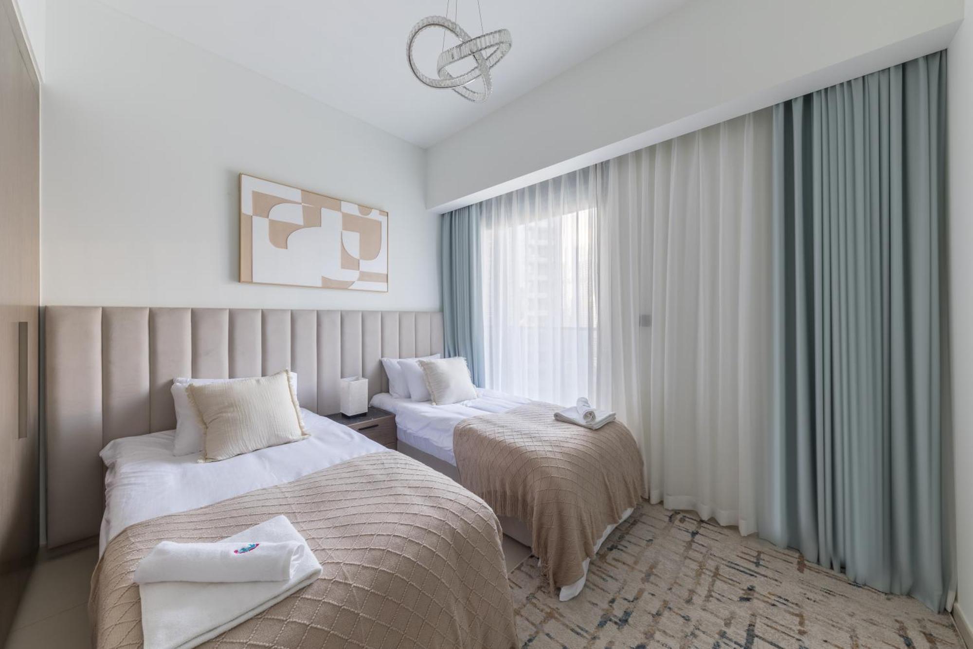 Spacious 3Br Plus Maids Burj Khalifa View دبي المظهر الخارجي الصورة